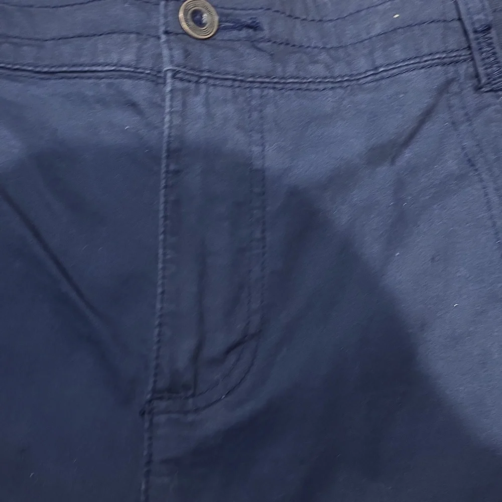 Navy Cargo Capri Sz 20W - Picture 4 of 8